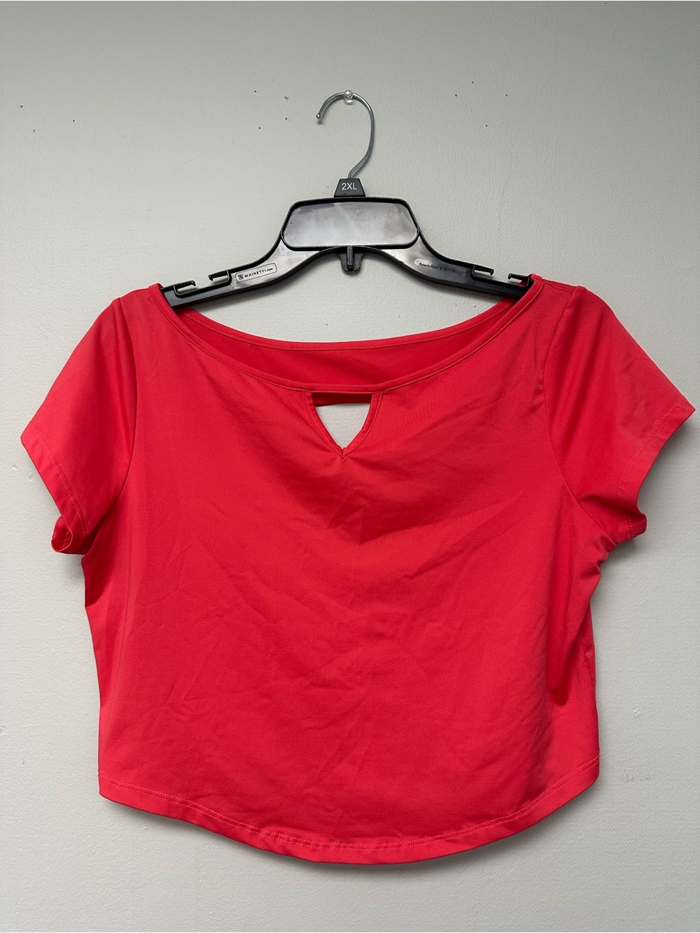 BuffBunny Red Women's Short Sleeve Keyhole Crop Top